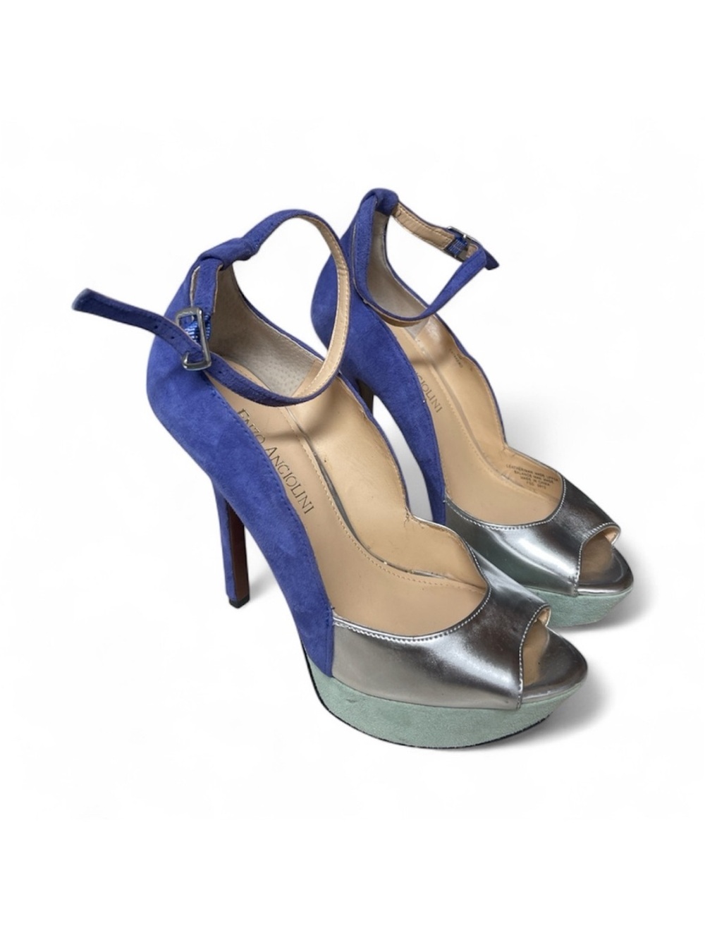 Enzo Angiolini Takeko
Beautiful three colored Heels size 6